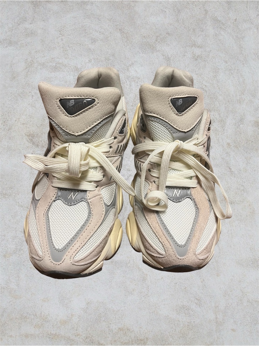 New Balance Women's Cream and White Chunky Retro Sneakers - Picture 1 of 4